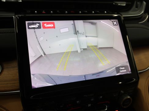 Used 2024 Jeep Grand Cherokee Summit AWD/4WD image 23