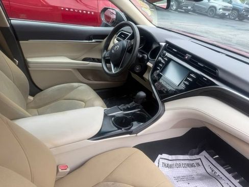 Used 2018 Toyota Camry LE FWD image 5