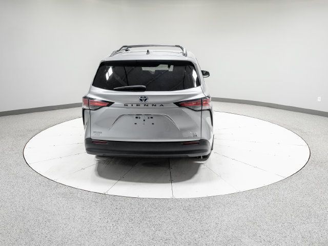 Used 2022 Toyota Sienna LE AWD/4WD image 31