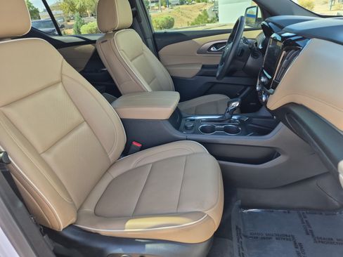 Used 2023 Chevrolet Traverse Premier FWD image 26