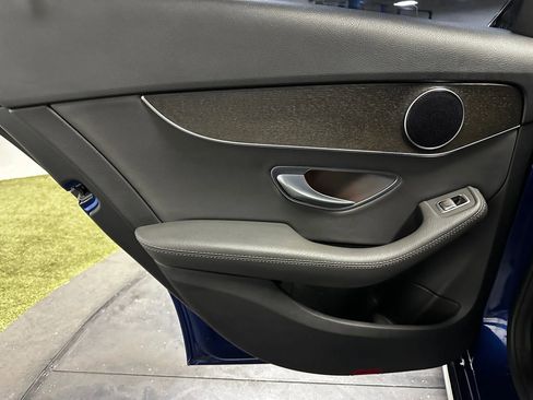 Used 2019 Mercedes-Benz C 300 Sedan w/ Parking Assistance Package image 17