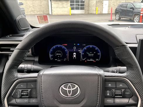 Used 2024 Toyota Tacoma TRD Off-Road w/ TRD Off Road Upgrade Package AWD/4WD image 18