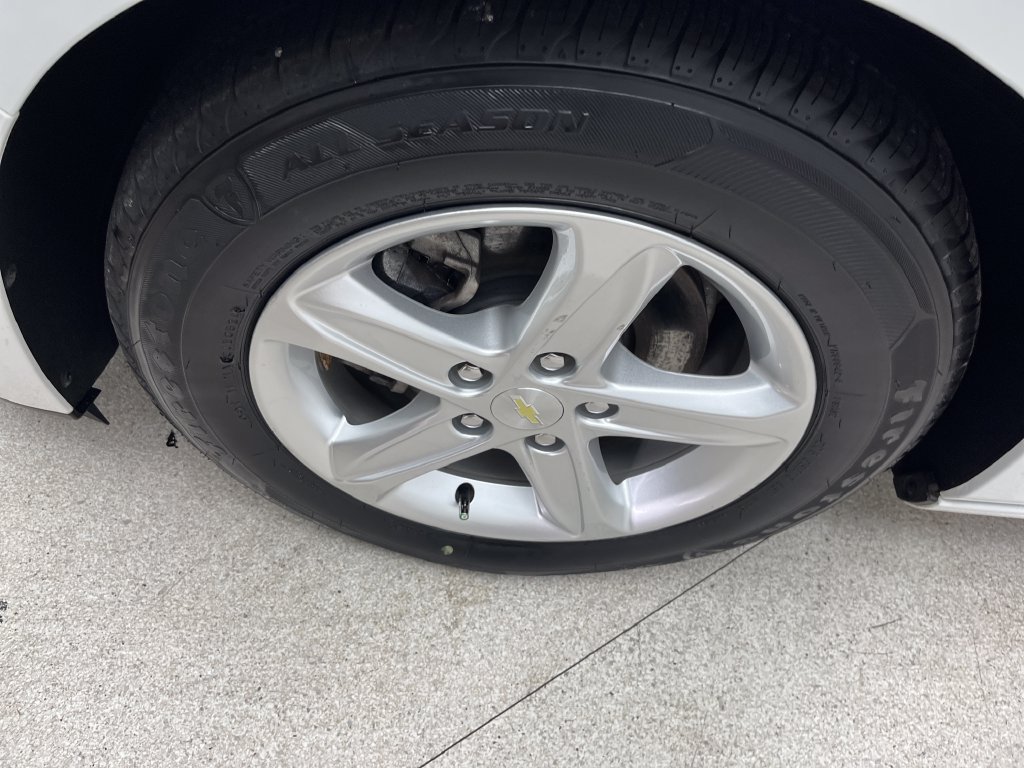 Used 2021 Chevrolet Malibu LS FWD image 9