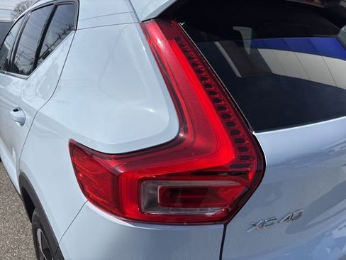 Used 2025 Volvo XC40 B5 Plus image 11
