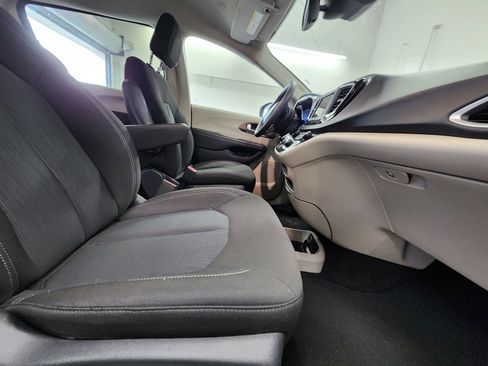 Used 2023 Chrysler Voyager LX FWD image 23