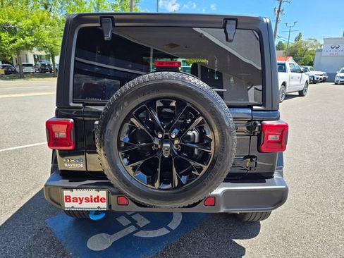 Used 2023 Jeep Wrangler Unlimited Sahara w/ Cold Weather Group AWD/4WD image 32