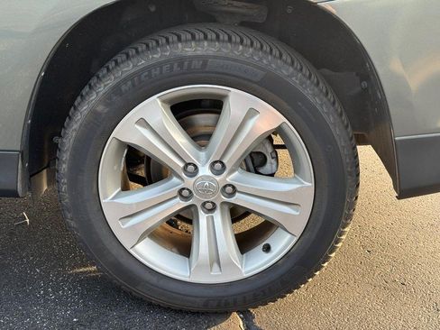 Used 2012 Toyota Highlander Limited w/ Tow Pkg AWD/4WD image 8