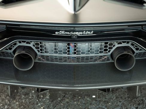 Used 2019 Lamborghini Aventador SVJ AWD/4WD image 25