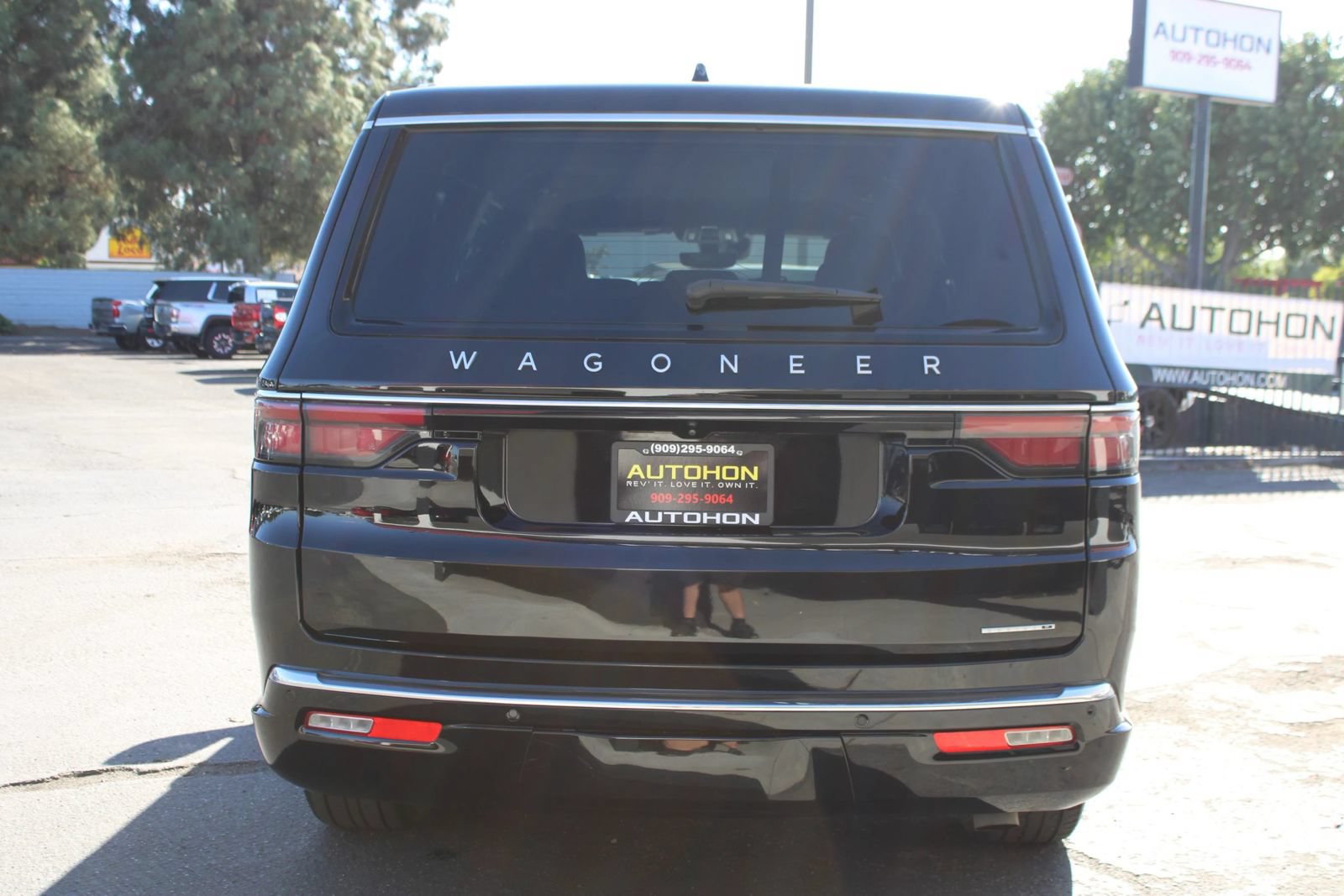 Used 2024 Jeep Wagoneer L Series II RWD image 24