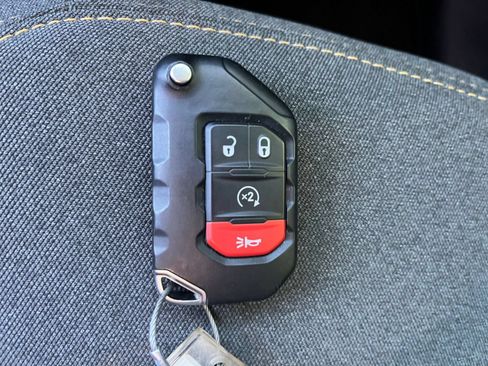 Used 2025 Jeep Wrangler Unlimited Sahara AWD/4WD image 24