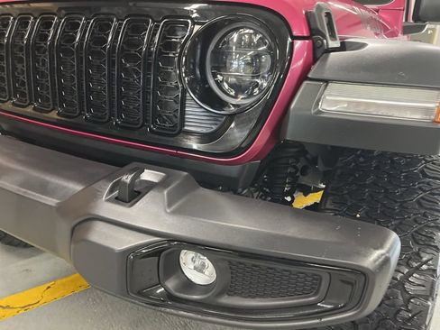 Used 2024 Jeep Wrangler Unlimited Sport AWD/4WD image 10