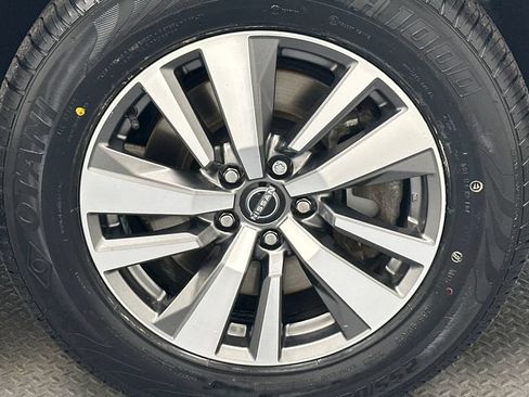 Used 2023 Nissan Pathfinder SL AWD/4WD image 16