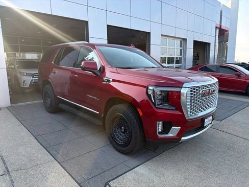 Used 2023 GMC Yukon Denali w/ Advanced Technology Package AWD/4WD image 3