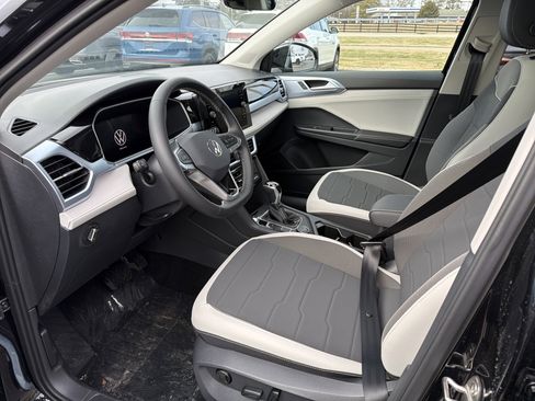 New 2026 Volkswagen Taos SE image 13