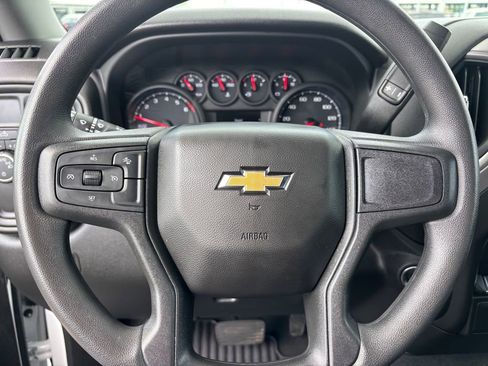 Used 2025 Chevrolet Silverado 1500 Custom image 9