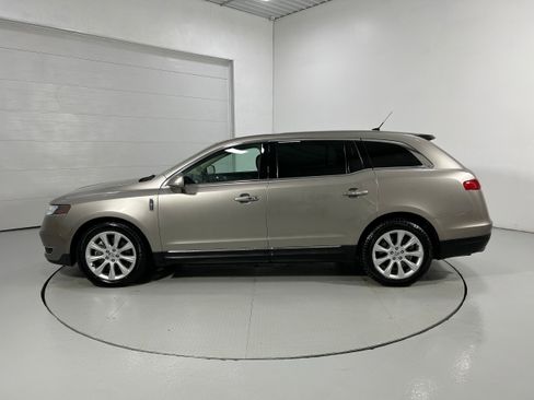 Used 2018 Lincoln MKT AWD image 21