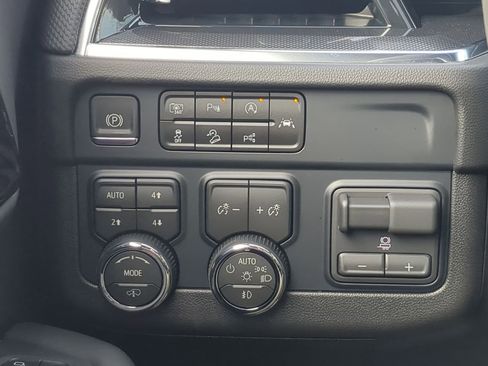 New 2026 Chevrolet Suburban RST w/ RST Capability Package image 18