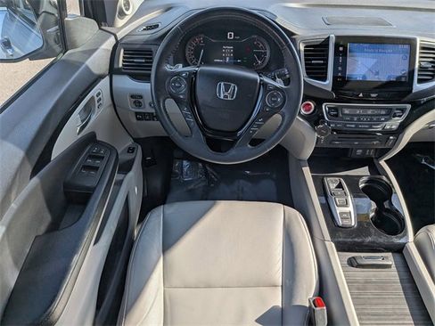 Used 2016 Honda Pilot Touring image 17