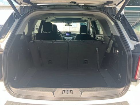 Used 2023 Ford Explorer XLT w/ Equipment Group 202A AWD/4WD image 11