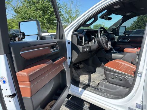 Used 2025 GMC Sierra 2500 Denali Ultimate AWD/4WD image 6