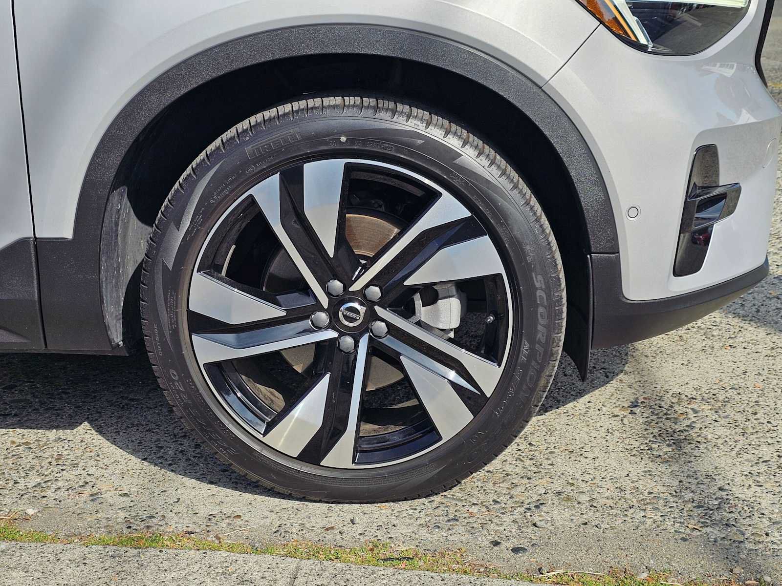 Used 2023 Volvo XC40 B5 Ultimate w/ Protection Package Premier AWD/4WD image 9