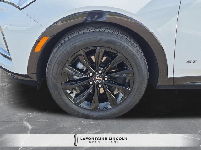 Used 2025 Buick Envista Sport Touring w/ Convenience I Package FWD image 32