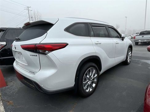 Used 2023 Toyota Highlander Limited image 4