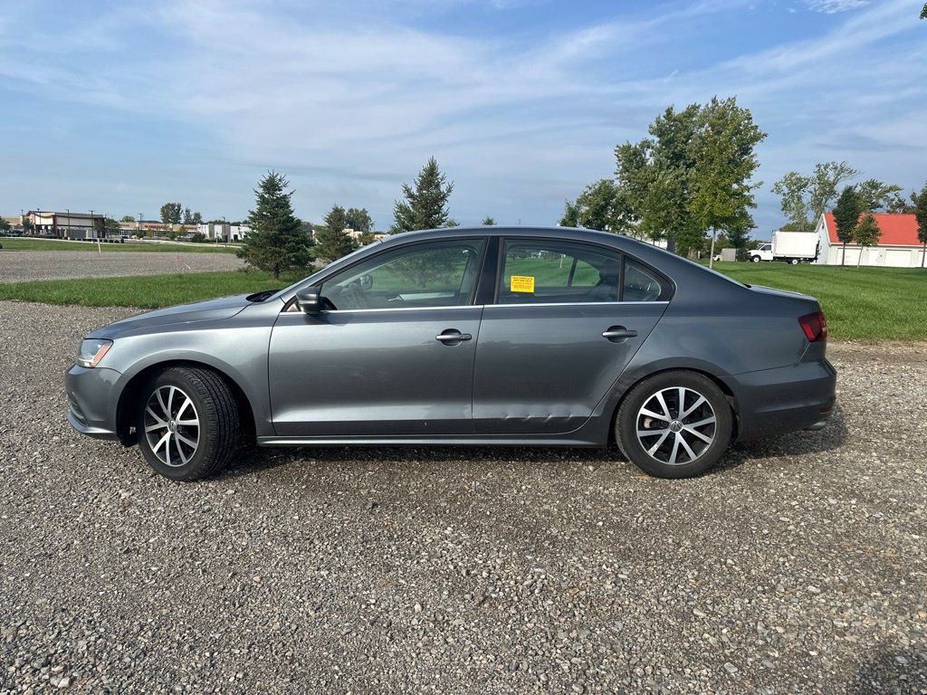 Used 2017 Volkswagen Jetta SE FWD image 9