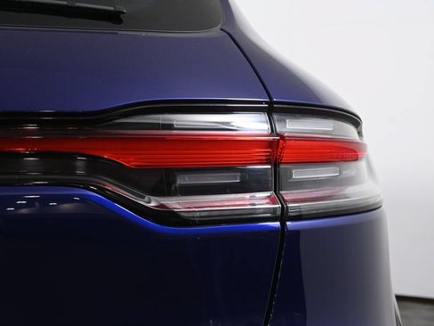 Used 2025 Porsche Macan AWD/4WD image 13