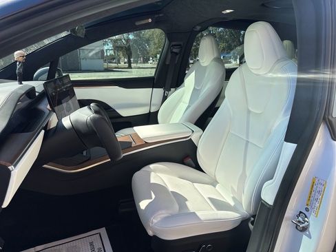 Used 2022 Tesla Model X image 19