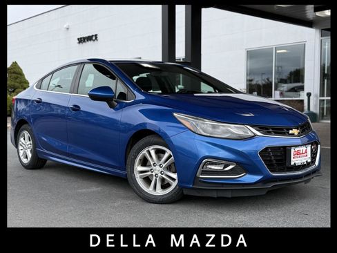 Used 2018 Chevrolet Cruze LT w/ Convenience Package FWD image 1