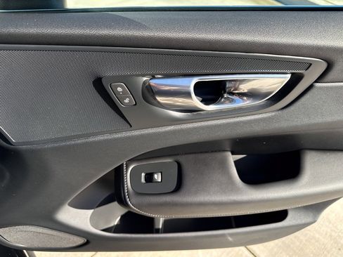 Used 2023 Volvo XC60 B5 Plus image 17