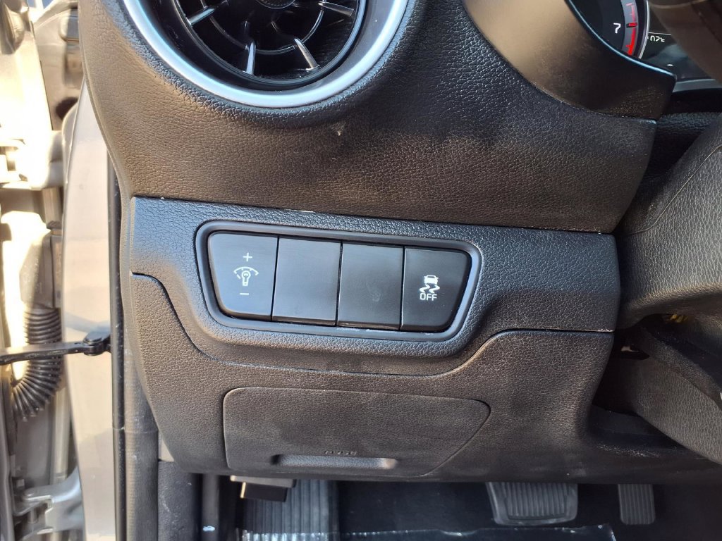 Certified 2023 Kia Forte LXS FWD image 17