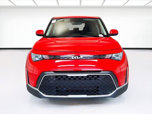 Used 2025 Kia Soul LX FWD image 2