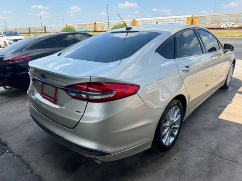 Used 2017 Ford Fusion SE w/ Fusion SE Technology Package image 19