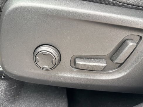 Used 2020 Volvo XC40 T5 Momentum w/ Protection Package Premier image 22