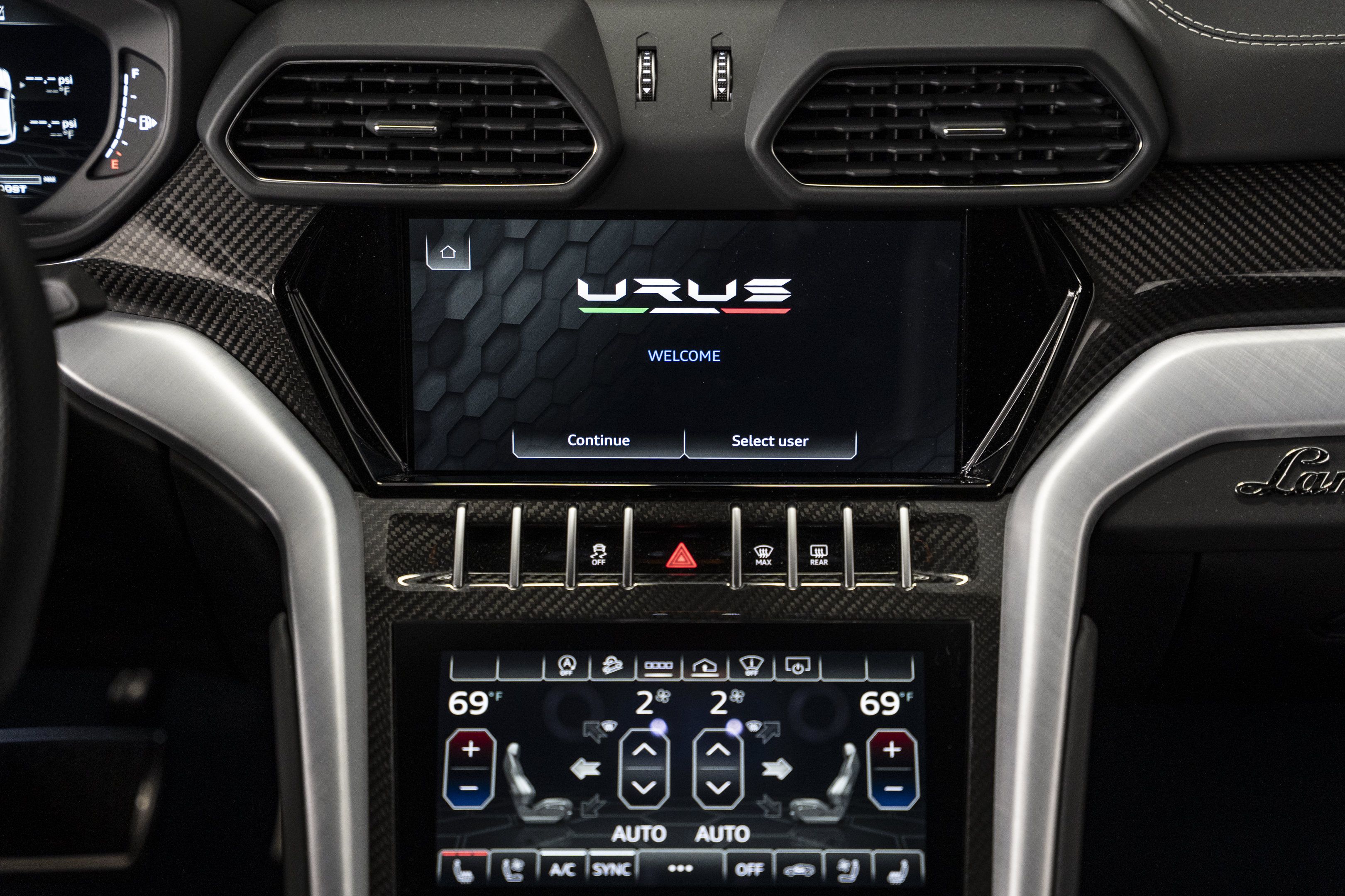 Used 2022 Lamborghini Urus AWD/4WD image 40