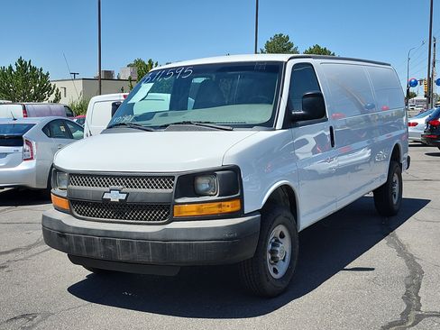 Used 2015 Chevrolet Express 3500 Extended RWD image 2