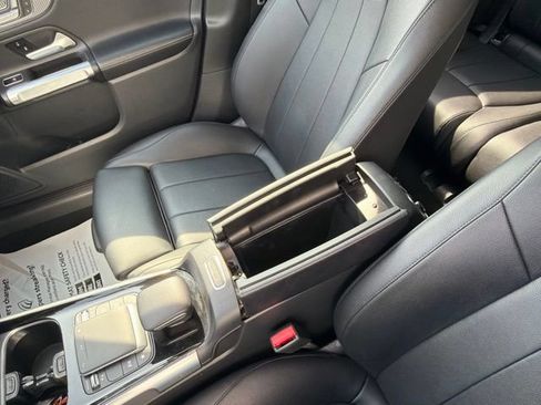 Used 2022 Mercedes-Benz GLB 250 4MATIC image 21