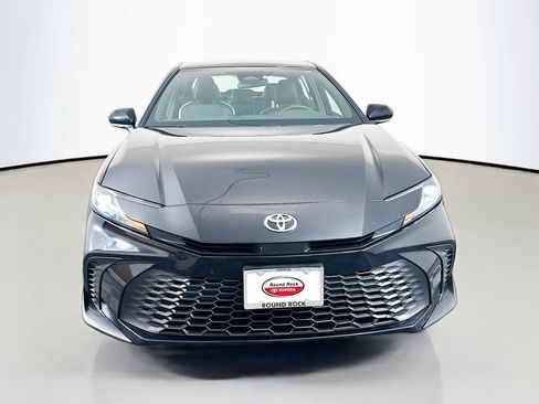Used 2025 Toyota Camry SE FWD image 2