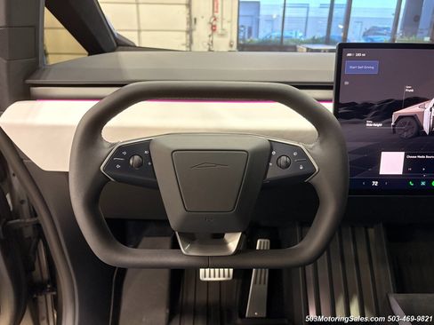 Used 2024 Tesla Cybertruck AWD Crew Cab image 21