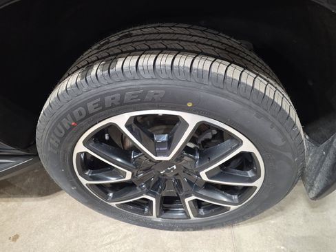 Used 2021 Chevrolet Suburban RST image 10