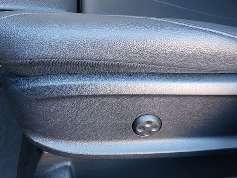 Certified 2025 Mercedes-Benz GLB 250 4MATIC image 23