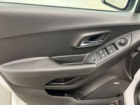 Used 2018 Chevrolet Trax Premier AWD/4WD image 21