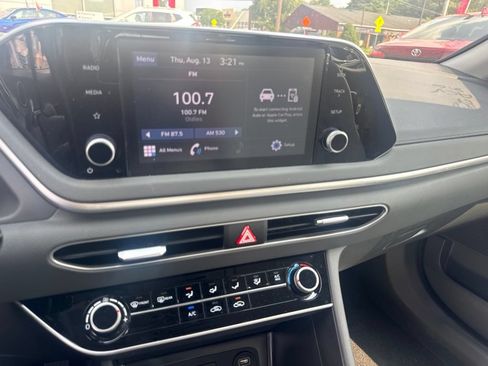Used 2023 Hyundai Sonata SE FWD image 9