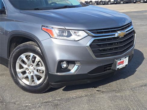 Used 2018 Chevrolet Traverse LT image 2