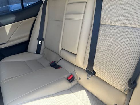 Used 2019 Lexus IS 300 RWD image 12