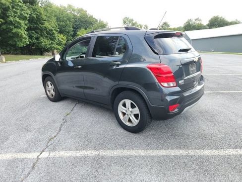 Used 2018 Chevrolet Trax LT w/ LT Convenience Package FWD image 3