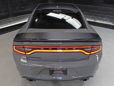 Used 2018 Dodge Charger R/T RWD image 16