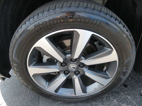 Used 2024 Honda Pilot Elite image 11